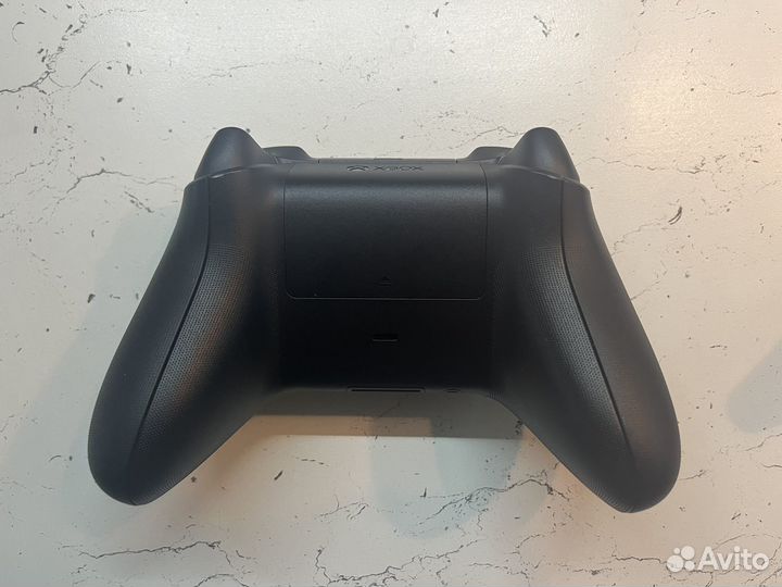 В доставке Геймпад xbox series s, x