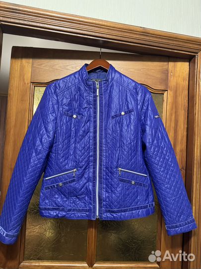 Куртка женская синего цвета
