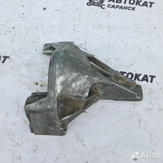 Кронштейн двигателя правый Opel Vectra B 1.6