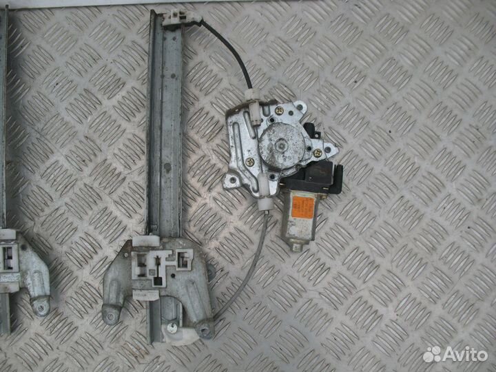 Стеклоподъемник прав задний эл. Nissan X-Trail T30