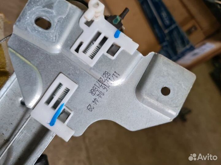 Стеклоподъемник задний правый LADA Largus K4M 2016