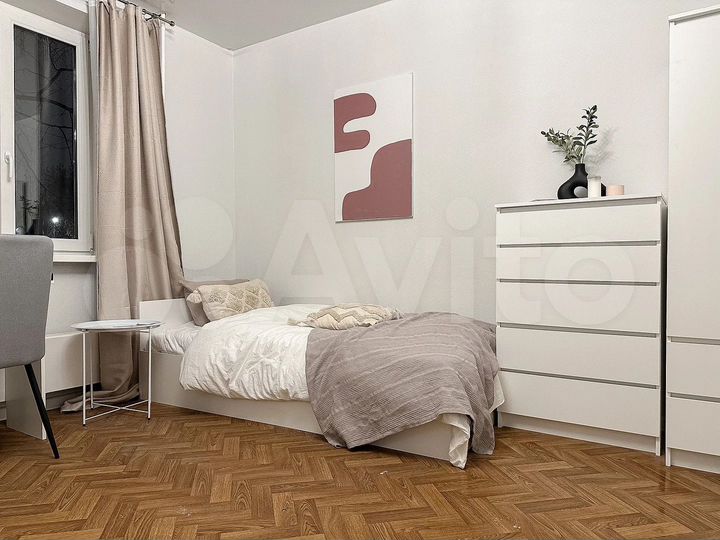 Комната 17 м² в 4-к., 1/14 эт.