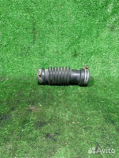 Патрубок воздушного фильтра Mazda 626