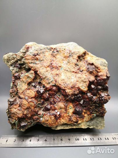 Гранат (альмандин), клинохлор. Ахматовская копь