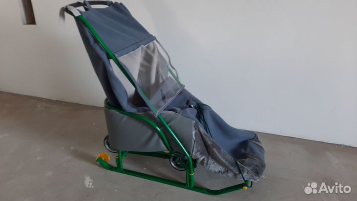 Санки с колесами и тёплым вкладышем