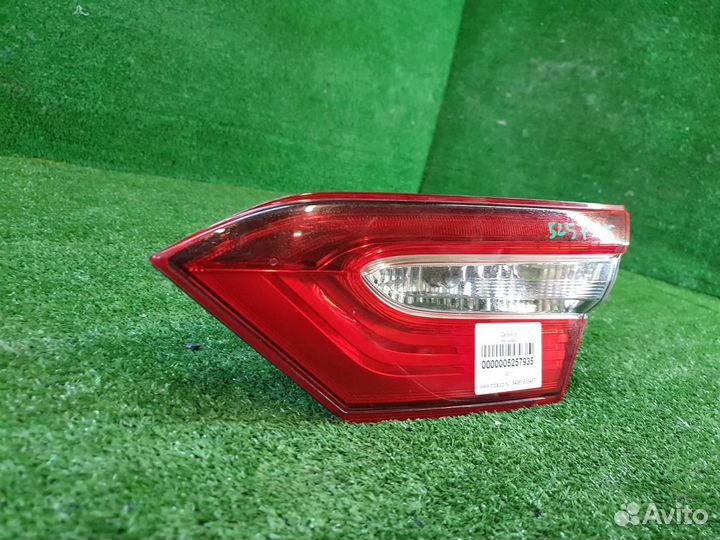 Фонарь задний внутренний правый Toyota Camry