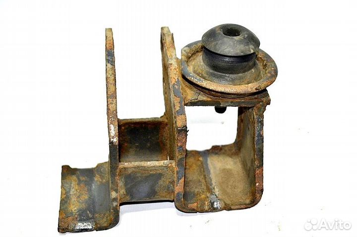 Кронштейн амортизатора переднего моста, нижний лев