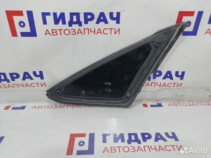 Стекло кузовное глухое левое Ford Focus 3 1786443