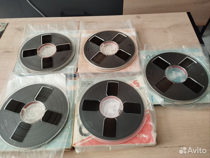 Магнитная лента катушки с записью