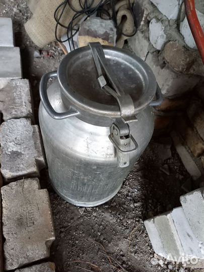 Кухонные принадлежности, бутылки, канистра