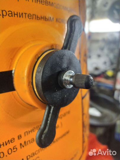 Пневмо-домкрат