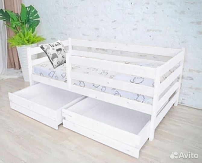 Кроватка из натурального дерева от 2х лет с бортик