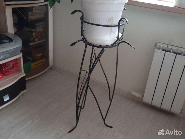 Кованная подставка для цветов