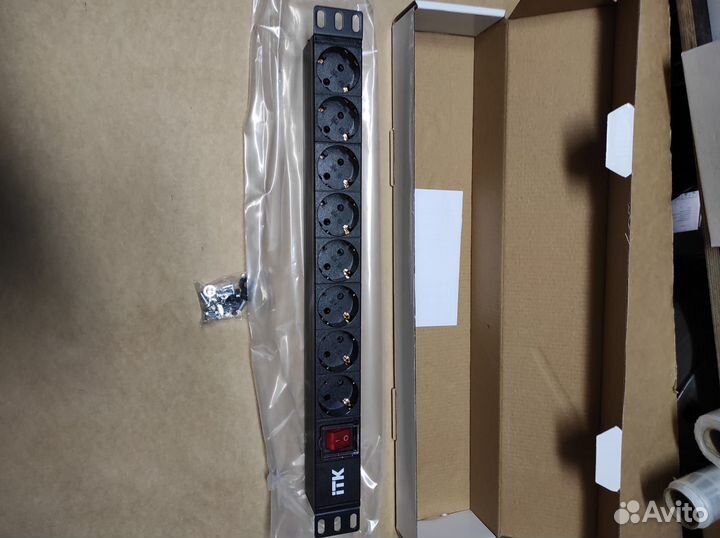 Блок розеток 8 гнезд в стойку рэк со шнуром