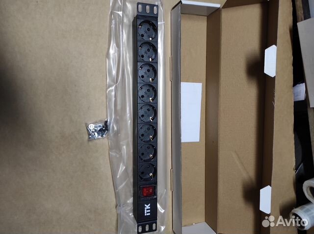 Блок розеток 8 гнезд в стойку рэк со шнуром