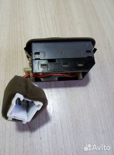 Кнопка стеклоподъемника задняя левая Kia Sportage