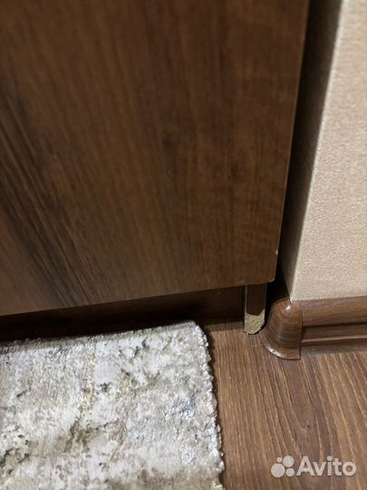 Шкаф с полками и стангой под вешалки б/у