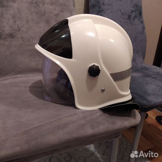 Шлем каска пожарного