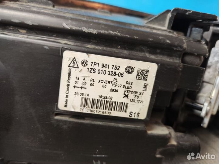 Фара правая Volkswagen Touareg 2 2010-2018