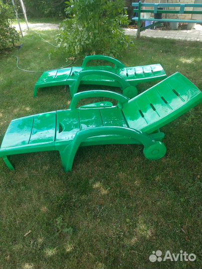 Шезлонг лежак пластиковый