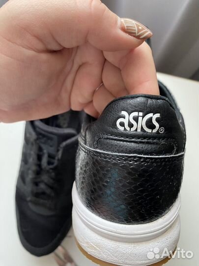 Кроссовки женские asics