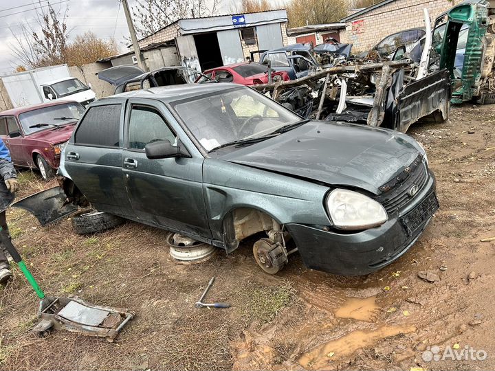 В разборе лада приора седан