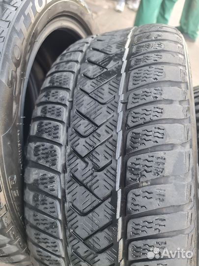 Pirelli Carrier Winter 245/45 R18 100
