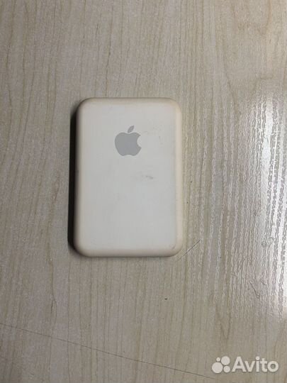 Apple MagSafe battery pack