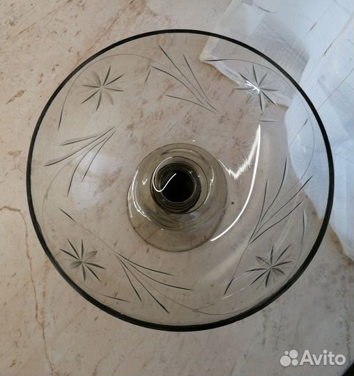 Ваза для фруктов на ножке