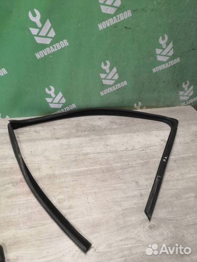 Уплотнитель стекла двери Рено Клио 2 Симбол