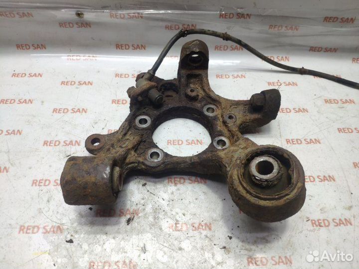 Кулак задний левый Mitsubishi Pajero 3 V78W 4M41