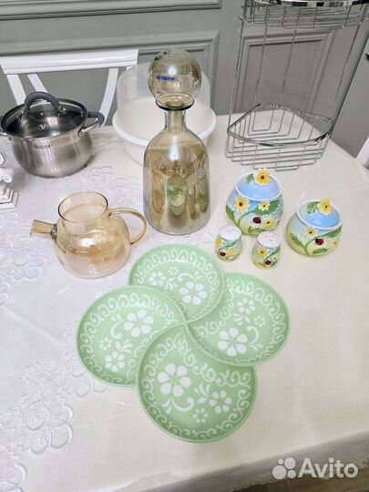 Набор вещей для кухни, быта и интерьера