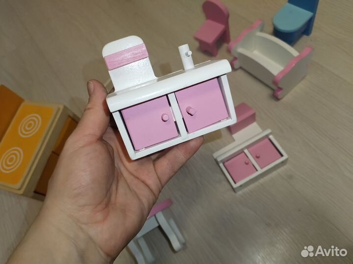 Мебель для кукольного домика деревянная