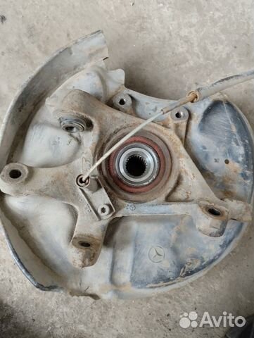 Кулак задний левый Mercedes-Benz W124