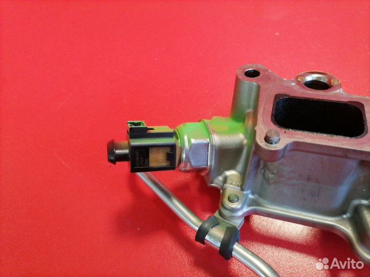 Рейка топливная Audi A3 8PA caxc 2009