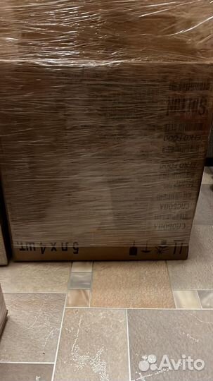 Коробка с кастрюлями