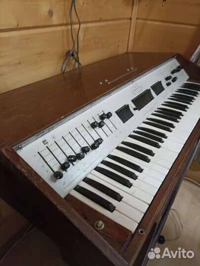 Электроорган и синтезаторы