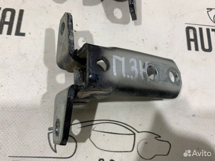 Петли двери задние правые Mitsubishi Lancer 10