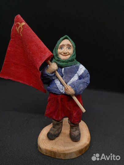 Бабушка с советским флагом СССР