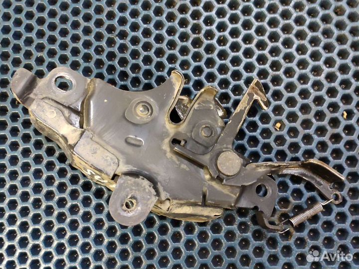 Замок капота Toyota Hilux Surf 130