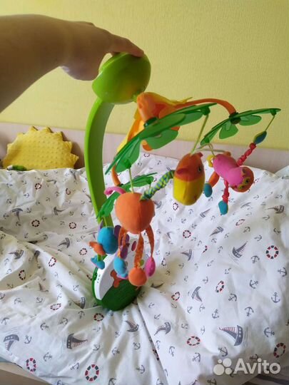 Продам музыкальный мобиль на кроватку