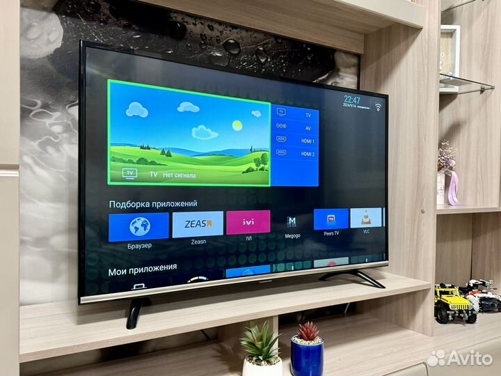 Огромный SMART телевизор 110см wi-fi