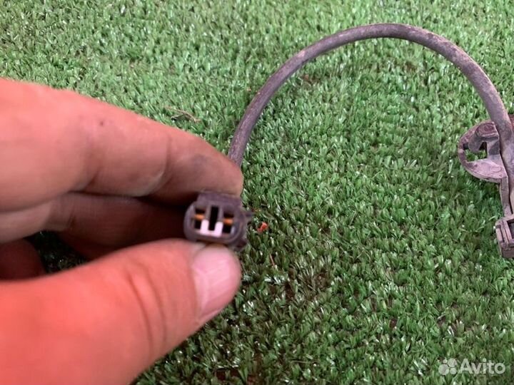 Датчик abs передний правый Toyota Vitz NCP10 2nzfe