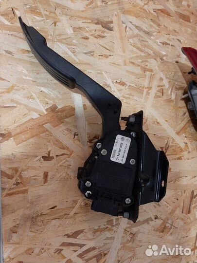 Педаль газа Renault Logan Логан