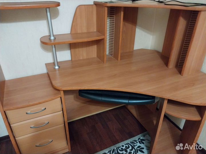 Компьютерный стол