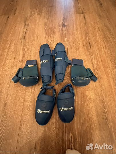 Перчатки и защита для ног для каратэ детские