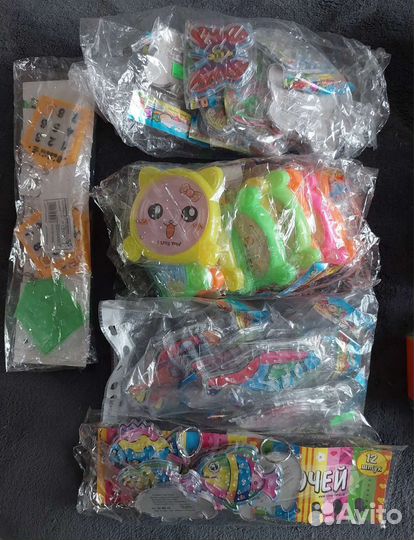 Кубики-рубики, брелочкм-лабиринты, змейка новые