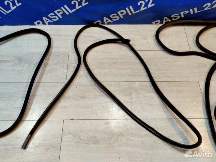 Уплотнитель дверного проема Toyota Mark Ii JZX90