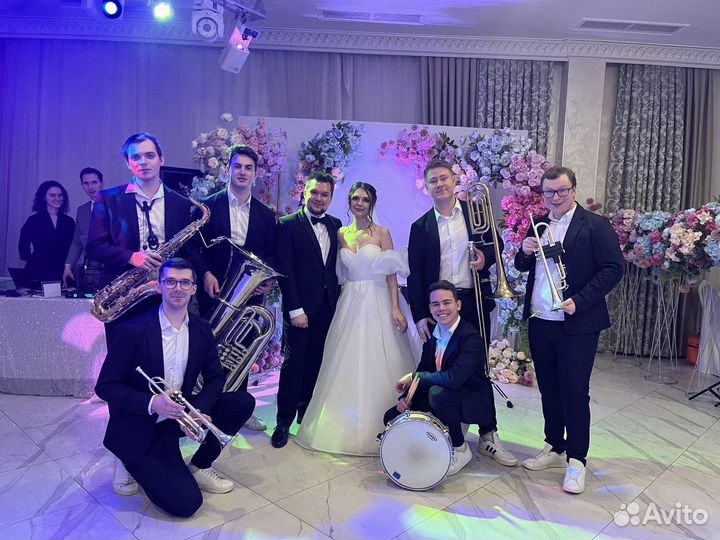 Музыканты на мероприятие /саксофонист