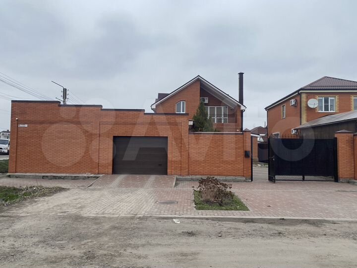 Дом 185 м² на участке 6 сот.